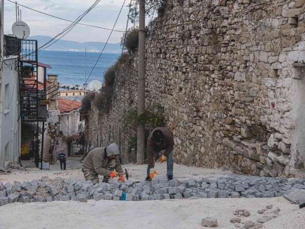 Kuşadası'nda yenileme çalışmaları sürüyor