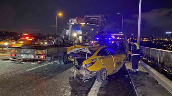 15 Temmuz Şehitler Köprüsü'nde çift yönlü zincirleme kazada 10 araç birbirine girdi: 3 yaralı