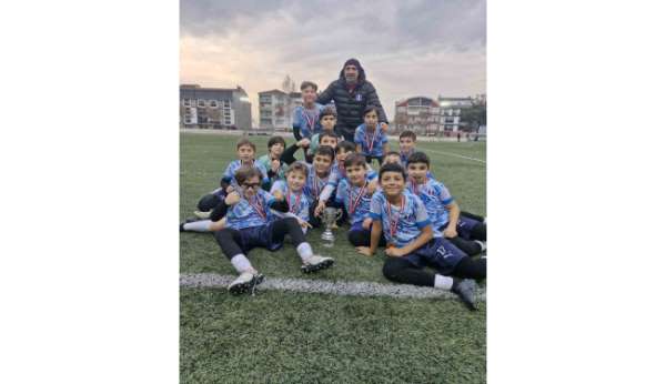 Bilecik'te düzenlenen Lefke Cup U-11 Turnuvası sonrası 12 futbolcu Fenerbahçe antrenmanlarına davet edildi