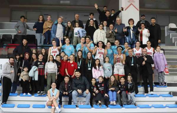Manisa'nın tek kadın basketbol takımı, evinde yenilmiyor
