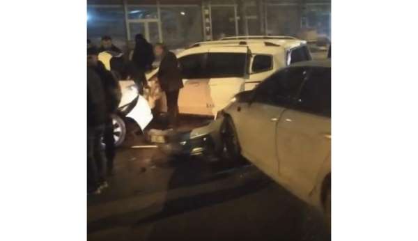 Batman'da zincirleme trafik kazası: 1 yaralı