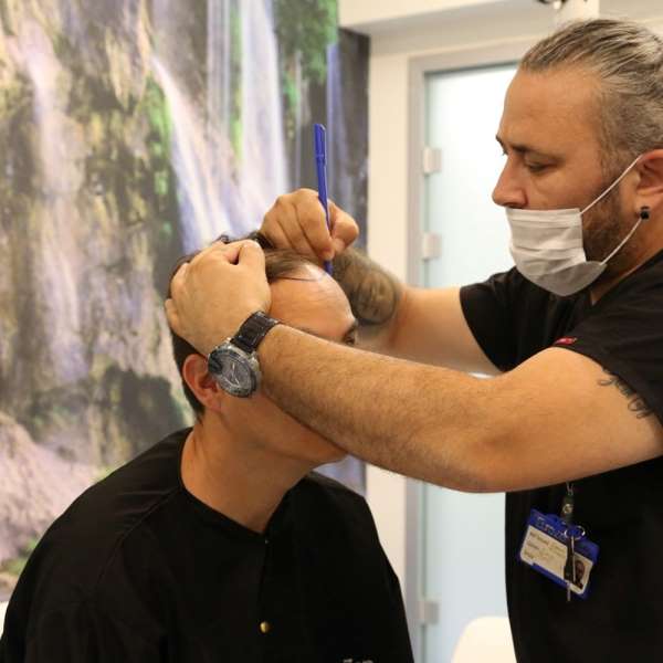 DoctorZen CEO'su İsmail Zengin: 'Saç ektirenlerin sayısı da artıyor yaşı da' 