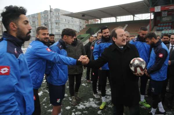 Ligden çekilme kararı alan Cizrespor'a Şırnak Valisi Pehlivan sahip çıktı 