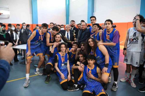 Çukurova Elektrik Anadolu Lisesi şampiyon