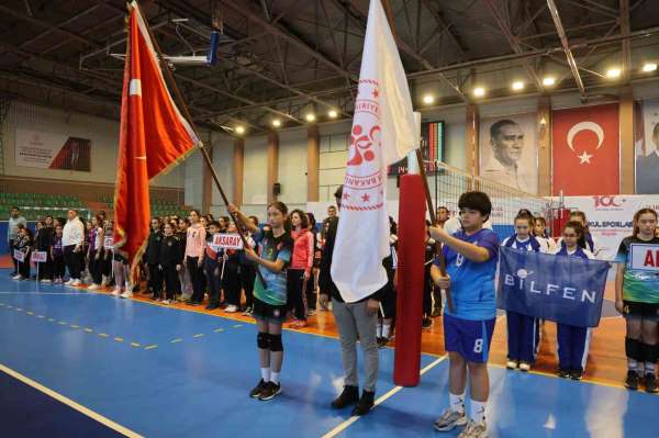 Okul Sporları Voleybol müsabakaları Nevşehir'de başladı