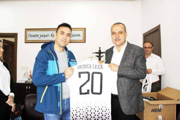 Başkan Uzundemir'den özel sporculara anlamlı destek