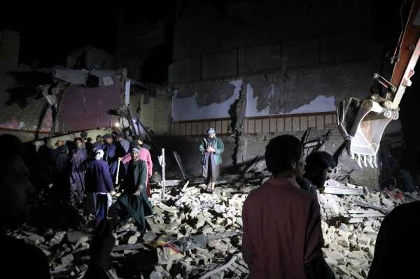 Afganistan'da polis karakoluna bombalı saldırı: 8 ölü, 53 yaralı 