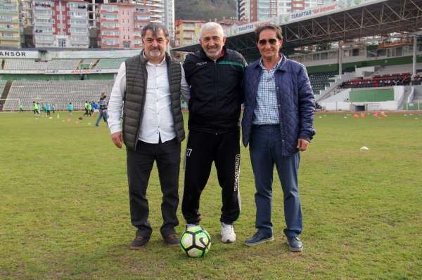 Giresunsporlu eski futbolcular Atatürk Stadyumu'ndaki anılarını tazelediler