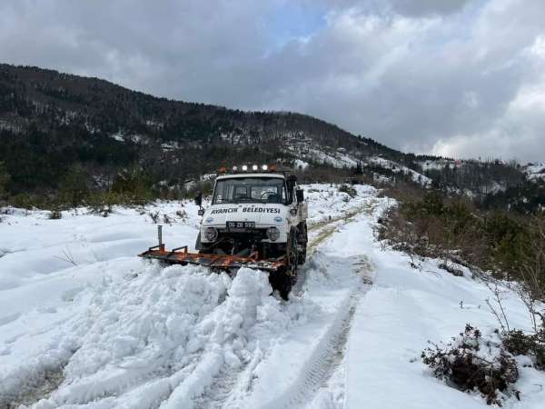 Ayancık'ta karda mahsur kalan vatandaşlara destek