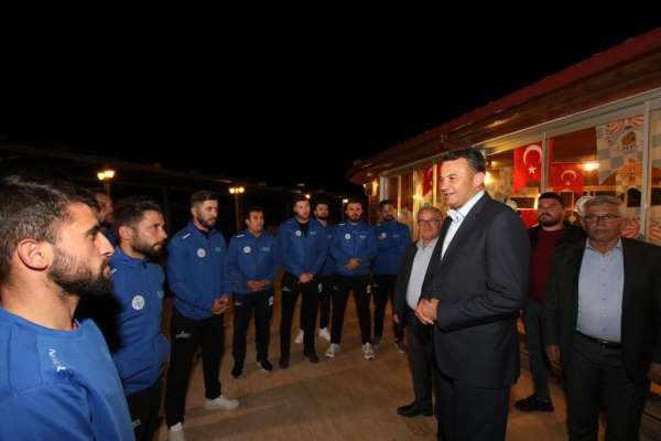 Başkan Ulutaş futbolcularla bir araya geldi
