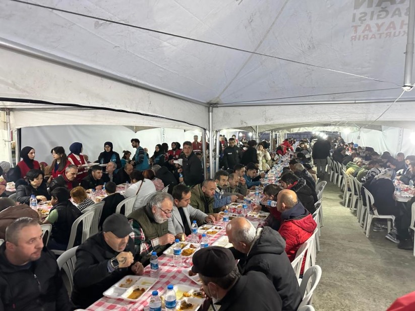 Samsun'da iftar çadırı ihtiyaç sahiplerine kucak açıyor