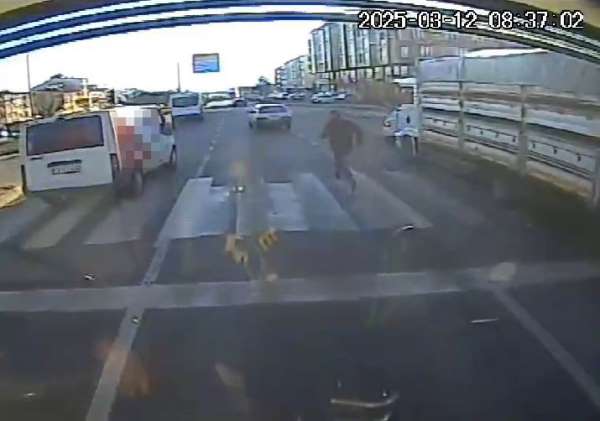 Kaza yapıp indiği aracın peşinden metrelerce koştu: Bingöl'de bir garip zincirleme trafik kazası