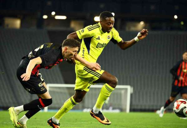 Trendyol Süper Lig: Fatih Karagümrük: 2 - Fenerbahçe: 0
