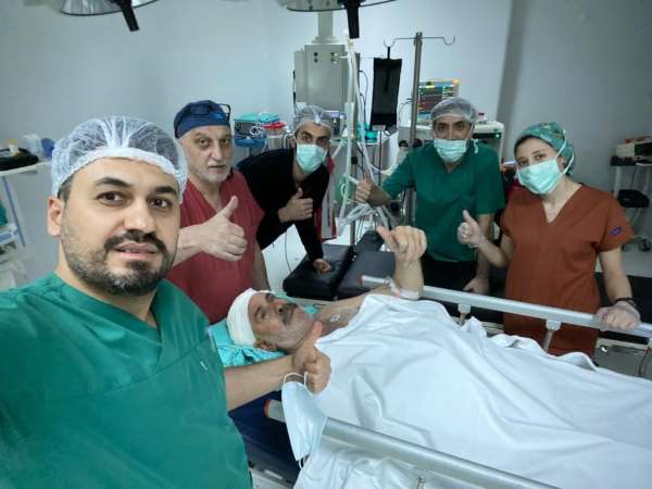 Bilinci açık beyin ameliyatı oldu, 'Ameliyatı sonuna kadar bire bir hissediyordum'