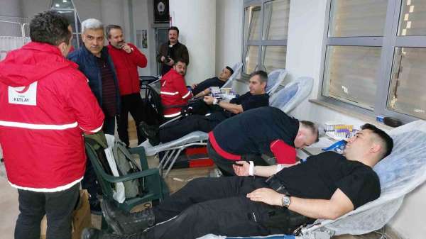 Samsun'da polisler Kızılay'a kan bağışında bulundu