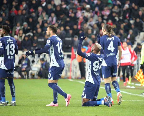 Fenerbahçe, galibiyet serisine Sivas'ta devam etti