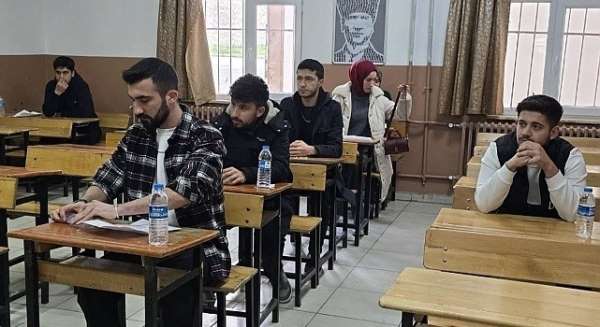 Sinop'ta gençler umre için yarıştı