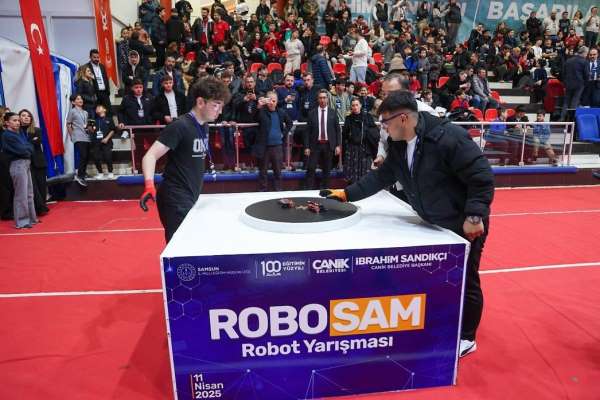 Canik'te gençler robotlarıyla sahneye çıkıyor
