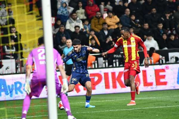 Kayserispor taraftarından Bilal'e tepki: 'Elin uzamıyor, dilin durmuyor'