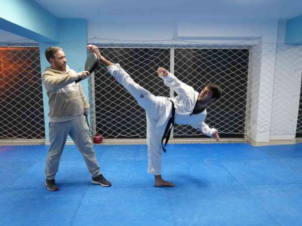 Kilo vermek için başladı, şimdi taekwondoda dünya şampiyonu olmayı istiyor