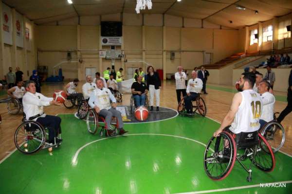 Protokol ile engellilerin basket maçı nefes kesti - Balıkesir haber
