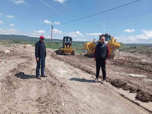 Çavdarhisar Yenicearmutçuk-İlcikören köyleri arasında yol onarım bakım çalışması