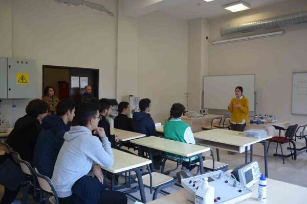 Meslek lisesi öğrencileri üniversiteyi gezdi