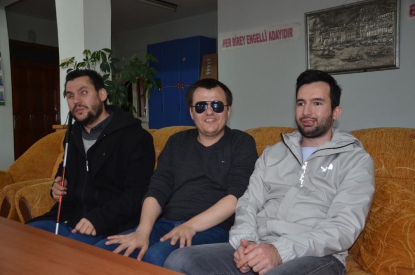 Samsun'da görme engellilerin banka ve noter çilesi