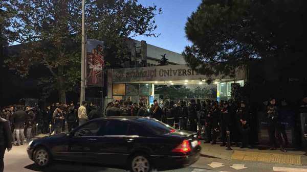 Boğaziçi Üniversitesi'nde göstericiler polise saldırdı: 13 polis yaralandı, 97 gözaltı