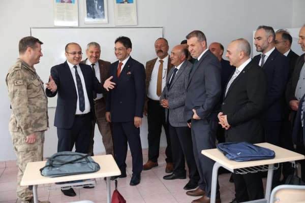 Erzurum Ticaret Borsası'ndan Şenkaya'ya eğitim ve ekonomiye yönelik destek ziyaretleri