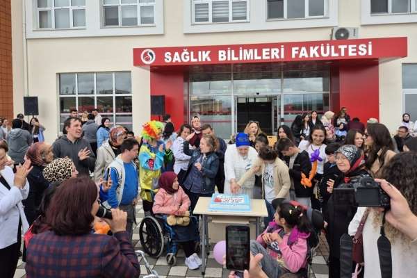 Kastamonu Üniversitesi'nde otizmli çocuklar doyasıya eğlendi