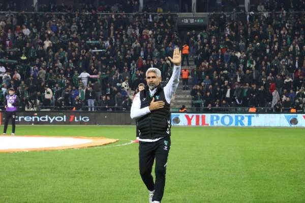 Kocaelispor'da Ertuğrul Sağlam 32, İsmet Taşdemir 37 puan topladı