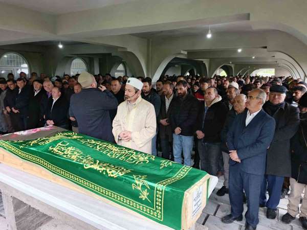 Ordu'da 'Anneler Günü'nde ağaçta asılı bulunan kadın son yolculuğuna uğurlandı
