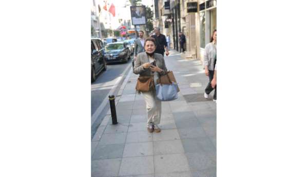 Ünlü sanatçı Nilüfer Nişantaşı'nda görüldü