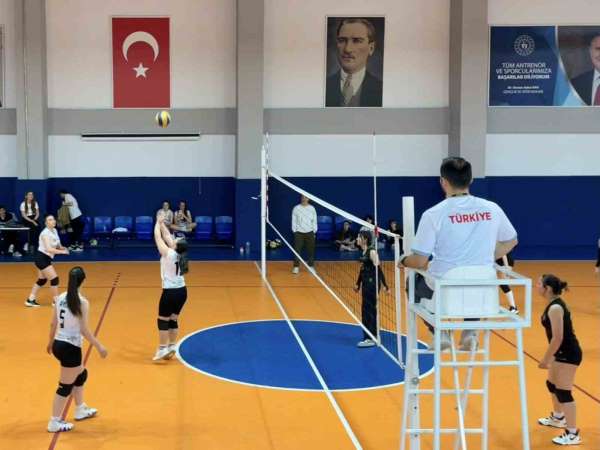 Bilecik'te liseler arası voleybol müsabakası nefes kesti