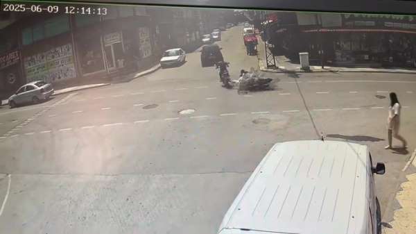 Çarpmayayım derken kaza yaptı: O anlar kamerada
