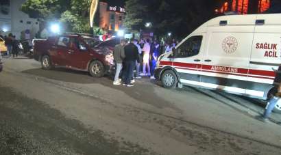 Kars'ta 4 araçlı zincirleme trafik kazası: 4 yaralı