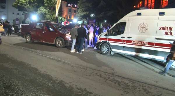 Kars'ta 4 araçlı zincirleme trafik kazası: 4 yaralı