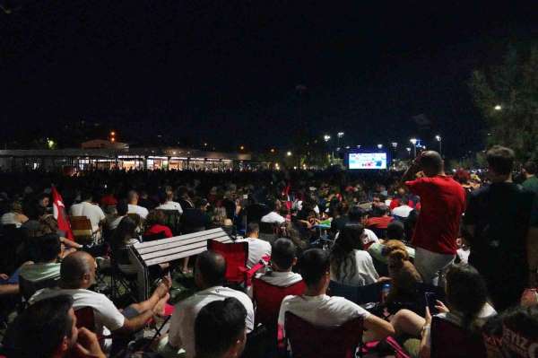 İzmir'de Dünya Kupası heyecanı dev ekranlarda yaşanacak