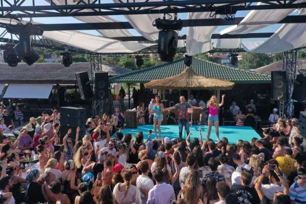 Ayvalık'ta Serdar Ortaç rüzgârı esti