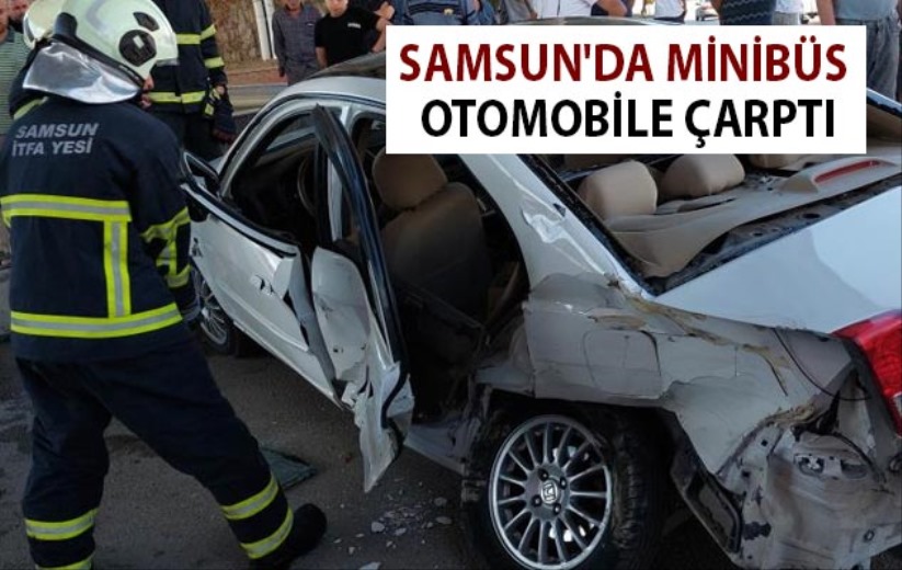 Samsun'da minibüs otomobile çarptı