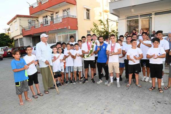 Boy atlayan pehlivan Bozkurt'a, Manavgat'ta coşkulu karşılama