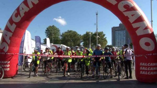 15 Temmuz kutlamalarında 500 sporcu bisikletle boğaz köprüsünü geçti