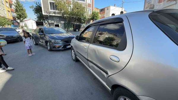Arnavutköy'de zincirleme kaza: Çocuk iki araç arasında sıkışarak yaralandı