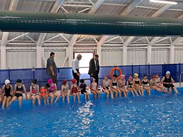 Pazaryerili çocuklar ilk defe havuzla tanıştı