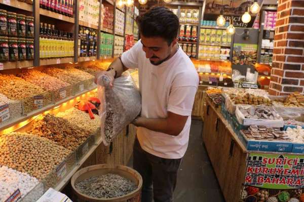 Terör örgütü PKK'nın silah bırakmasının ardından Diyarbakır ve Güneydoğu'da bayram havası