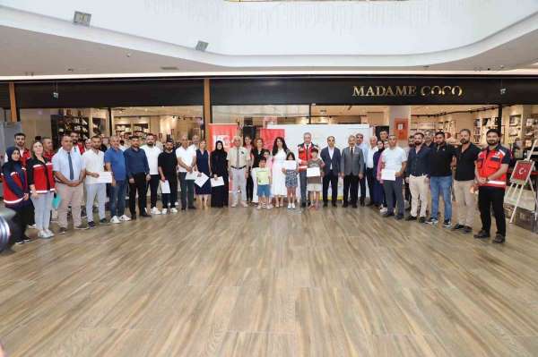 Adıyaman'da şehit yakınları ve gazilerin ebru sergisi açıldı