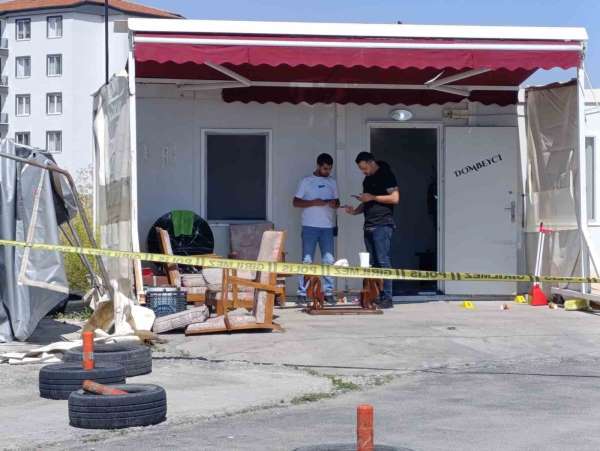 Afyonkarahisar'da minibüs durağına silahlı saldırı: 1 ölü, 1 yaralı