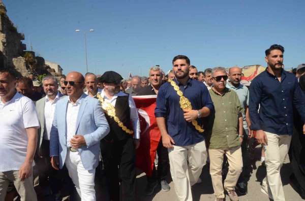 Başpehlivan Erkan Taş'a memleketi Sinop'ta görkemli karşılama
