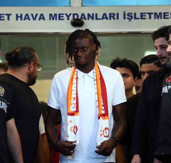 Galatasaray'ın yeni transferi Lesley Ugochukwu, İstanbul'a geldi
